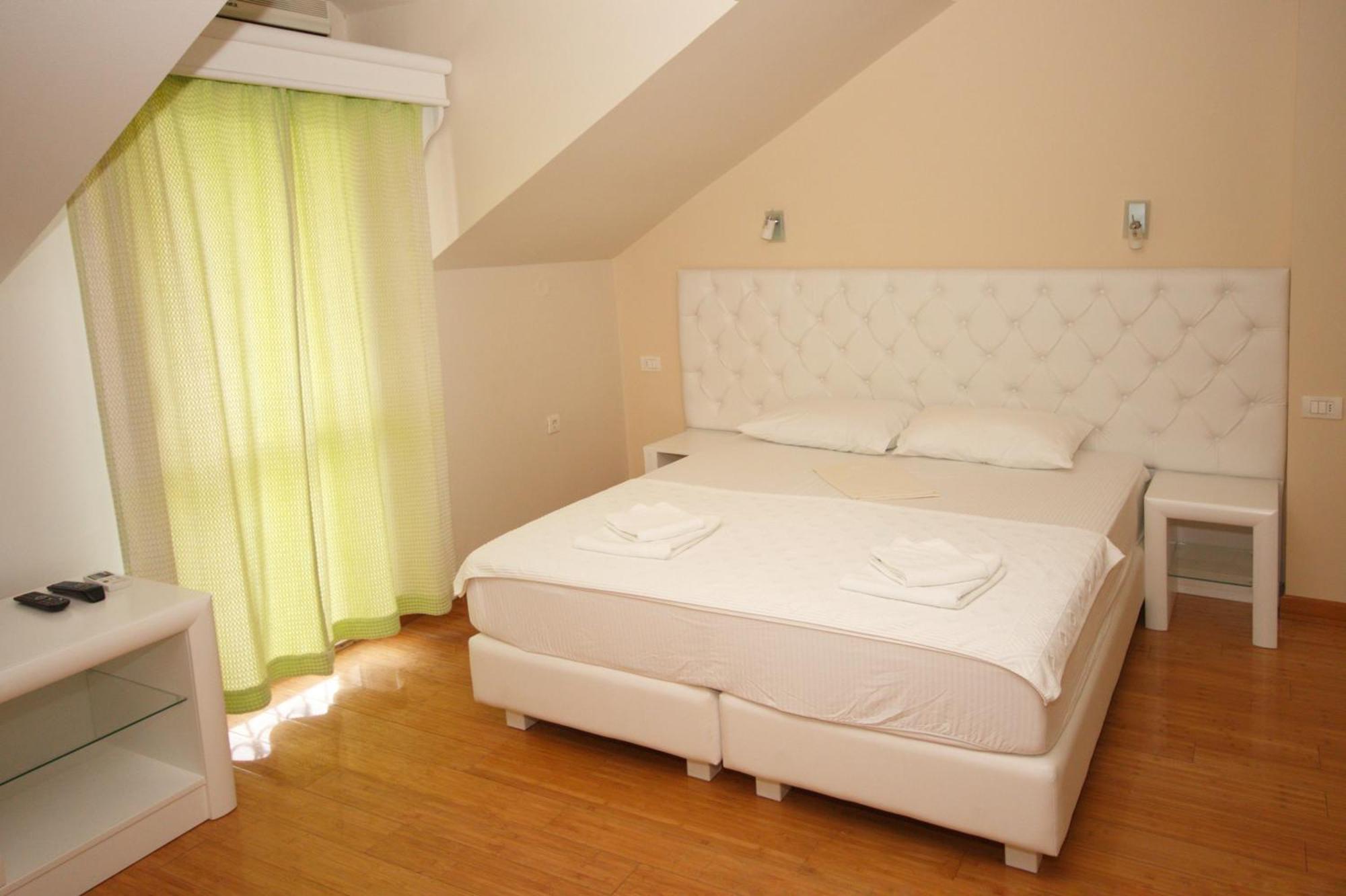 Hotel Rr Χέρτσεγκ Νόβι Εξωτερικό φωτογραφία