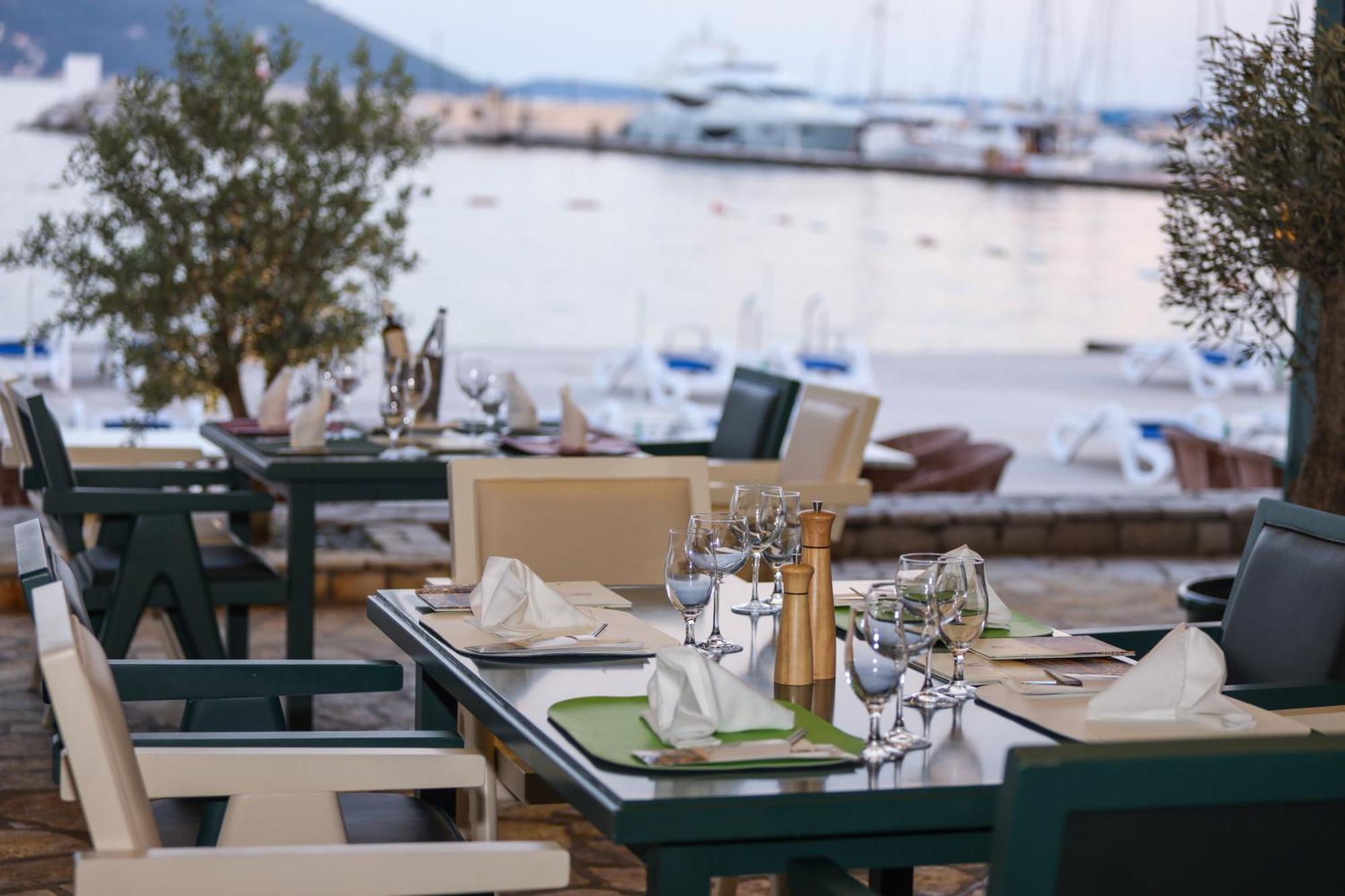 Hotel Rr Χέρτσεγκ Νόβι Εξωτερικό φωτογραφία
