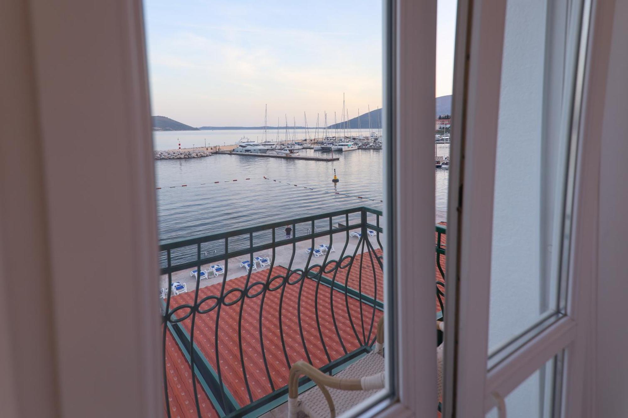 Hotel Rr Χέρτσεγκ Νόβι Εξωτερικό φωτογραφία