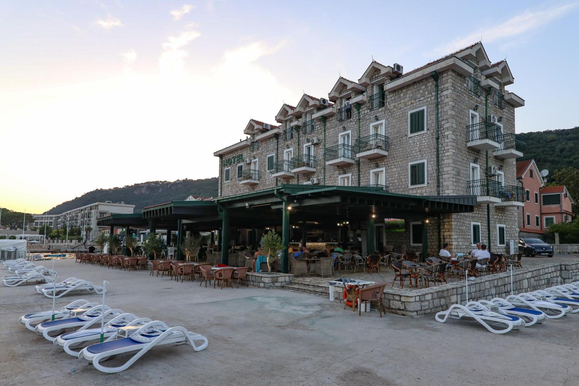 Hotel Rr Χέρτσεγκ Νόβι Εξωτερικό φωτογραφία